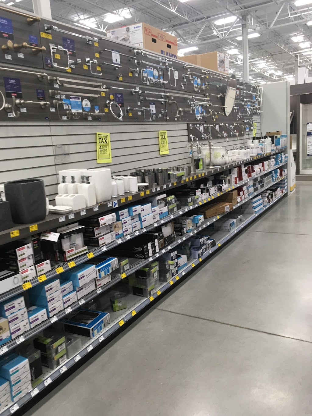 Lowes Home Improvement | 5348 Mavis Rd, Mississauga, ON L5V 0E1, Canada | Phone: (905) 890-4000