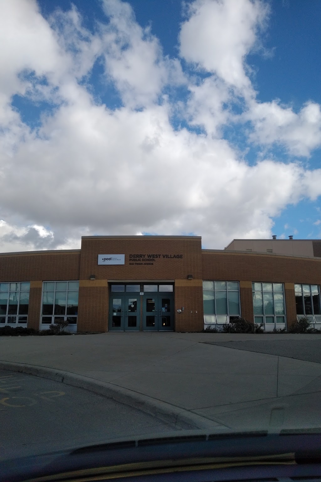 Derry West Village Public School | 620 Twain Ave, Mississauga, ON L5W 1M1, Canada | Phone: (905) 565-5762