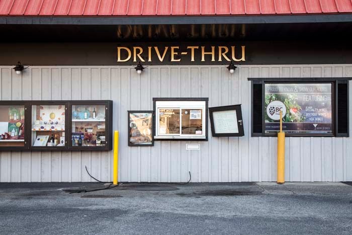 The Landing Pub & Liquor Store | 5449 Ladner Trunk Rd, Delta, BC V4K 1W6, Canada | Phone: (604) 946-2038