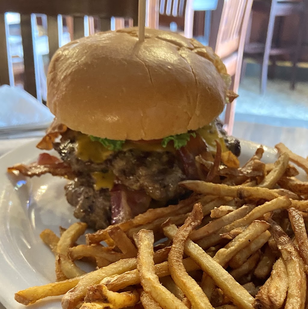 Thirsty Lion Tavern West St. Paul | 4200 Main St, West Saint Paul, MB R4A 2A2, Canada | Phone: (431) 388-1031