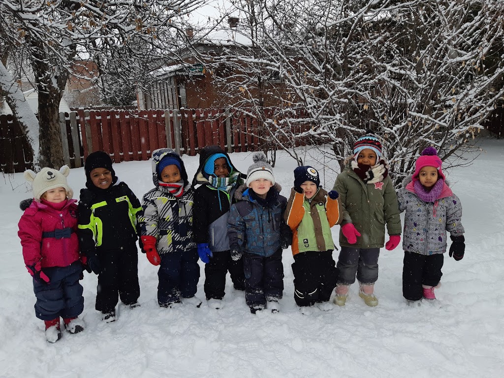 La Garderie Educative et maternelle La Pépinière Inc | 1960 Rue Joliette, Longueuil, QC J4K 4W9, Canada | Phone: (450) 677-9632