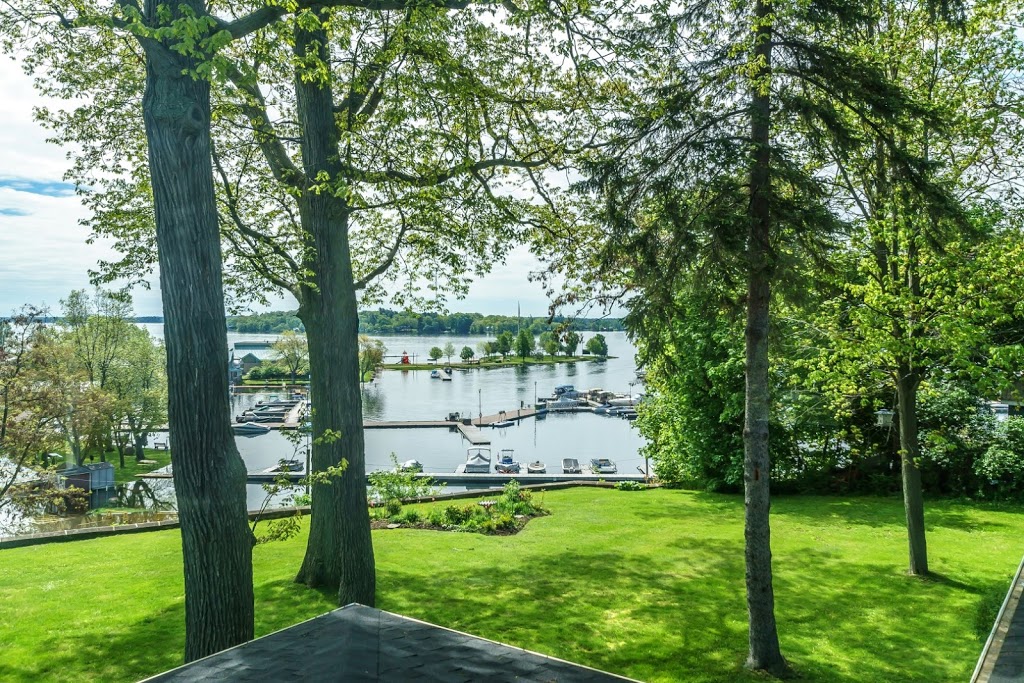 Waterside Inn | 59 Church St, Gananoque, ON K7G 2M9, Canada | Phone: (613) 449-8832