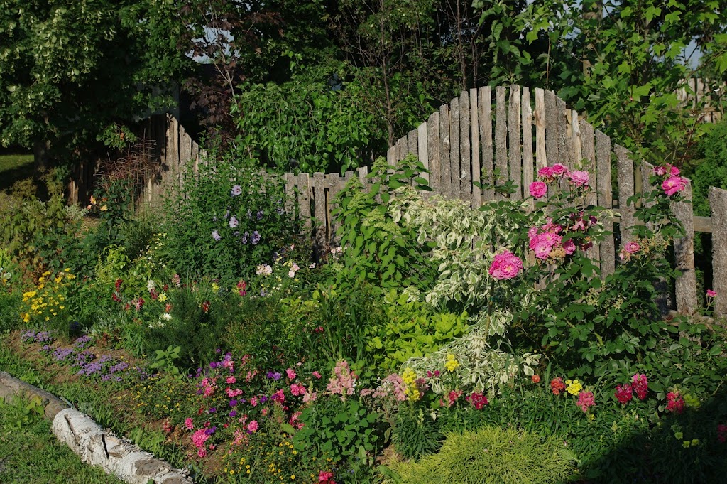 Glad Gardens Family Farm Market & Greenhouses | 5108 Nova Scotia Trunk 1, Waterville, NS B0P 1V0, Canada | Phone: (902) 538-8688