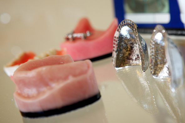 Benoit Viau, Denturologiste Chomedey | 400 Boulevard Curé-Labelle, Laval, QC H7V 2S6, Canada | Phone: (450) 978-3368