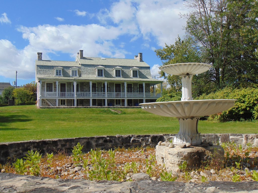 Maison Garth | 100 Chem. de la Grande-Côte, Lorraine, QC J6Z 1L9, Canada | Phone: (450) 621-8550