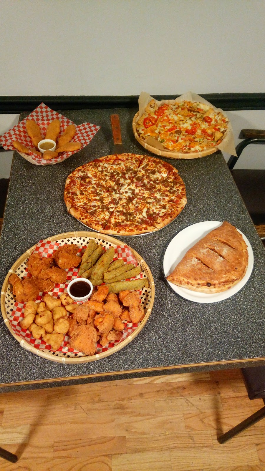 Bulldog Pizza | 1364 Main St, Winnipeg, MB R2W 3T8, Canada | Phone: (204) 586-1234