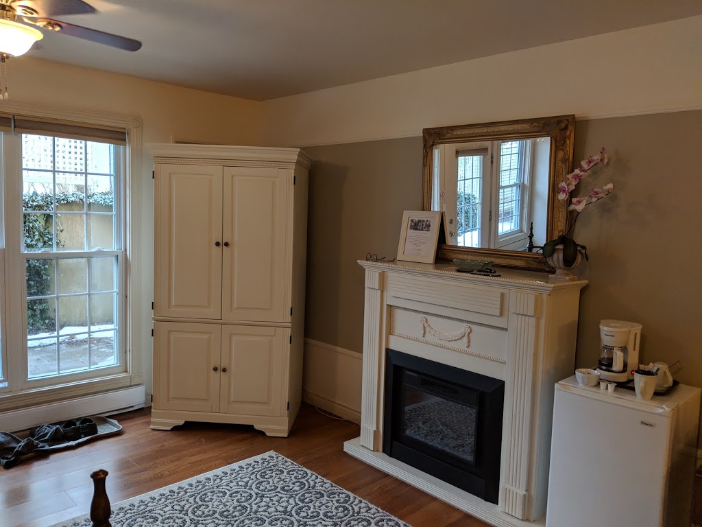 Gingerbread House Inn | 8 Robie Tufts Dr, Wolfville, NS B4P 1X1, Canada | Phone: (902) 542-1458