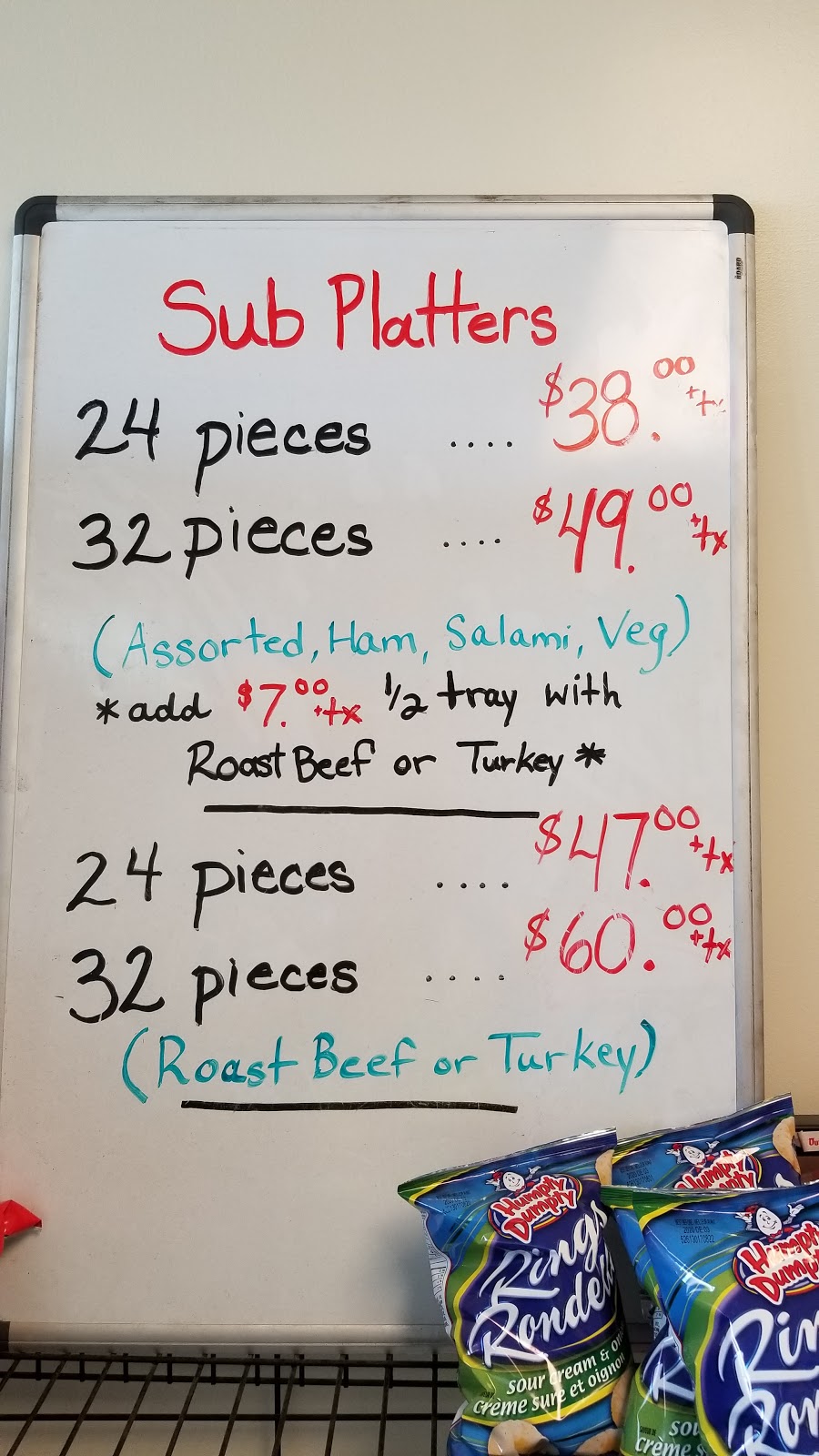 Super Submarine | 7116 McLeod Rd, Niagara Falls, ON L2G 3H2, Canada | Phone: (905) 354-7720