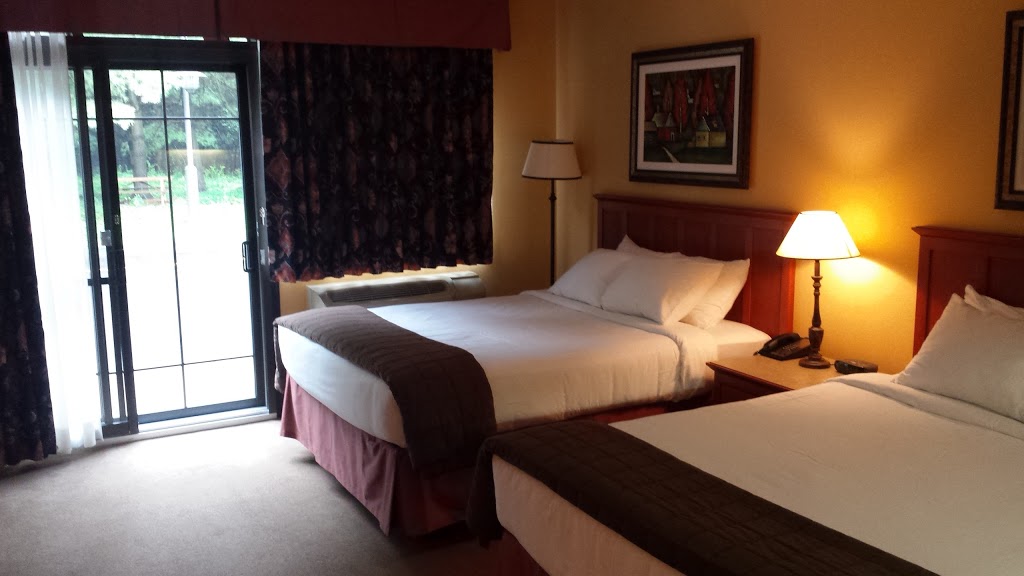 Hôtel St-Bernard | 115 Chemin Guay, Saint-Bernard-de-Lacolle, QC J0J 1V0, Canada | Phone: (450) 246-4000
