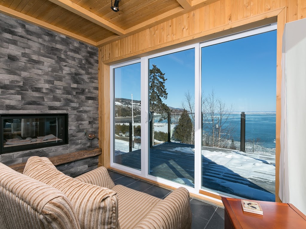 Auberge des Eaux Vives | 39 Rue de la Greve, La Malbaie, QC G5A 2R3, Canada | Phone: (418) 665-4808