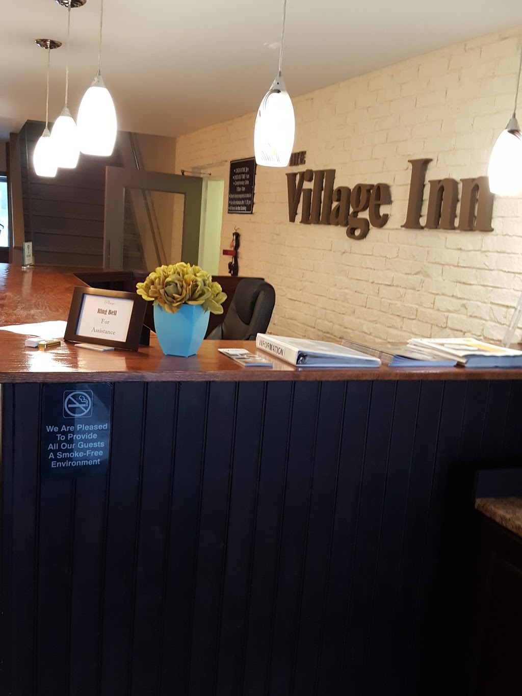 The Village Inn Elora | 66 Wellington Rd 7, Elora, ON N0B 1S0, Canada | Phone: (519) 846-5333