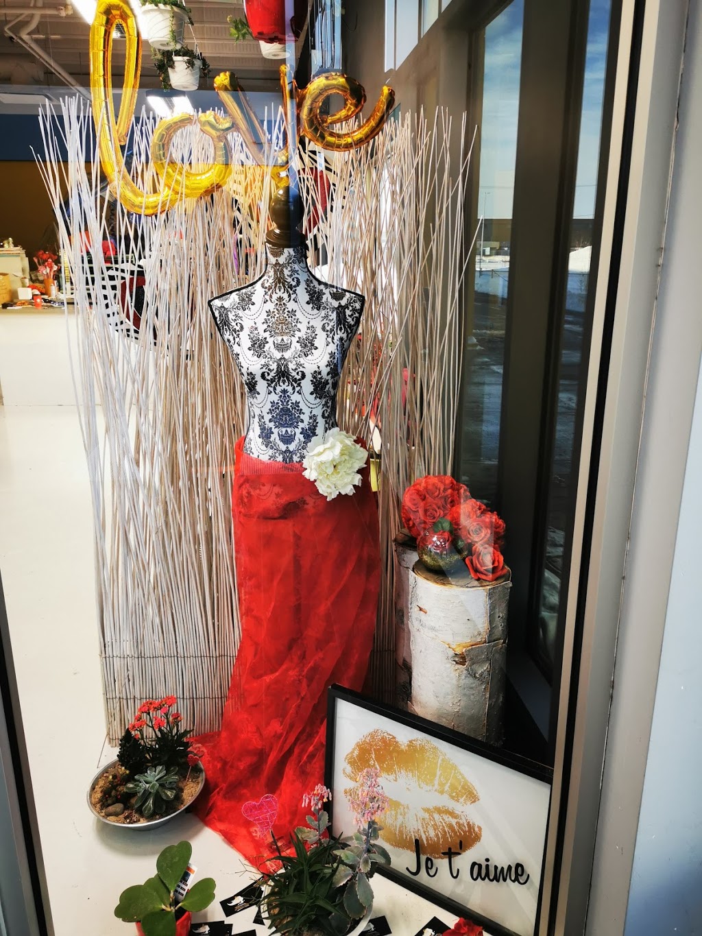 Mademoiselle la Fleuriste & Smith | 150 Rue Jean Coutu Local # 111, Varennes, QC J3X 0E1, Canada | Phone: (450) 674-6243