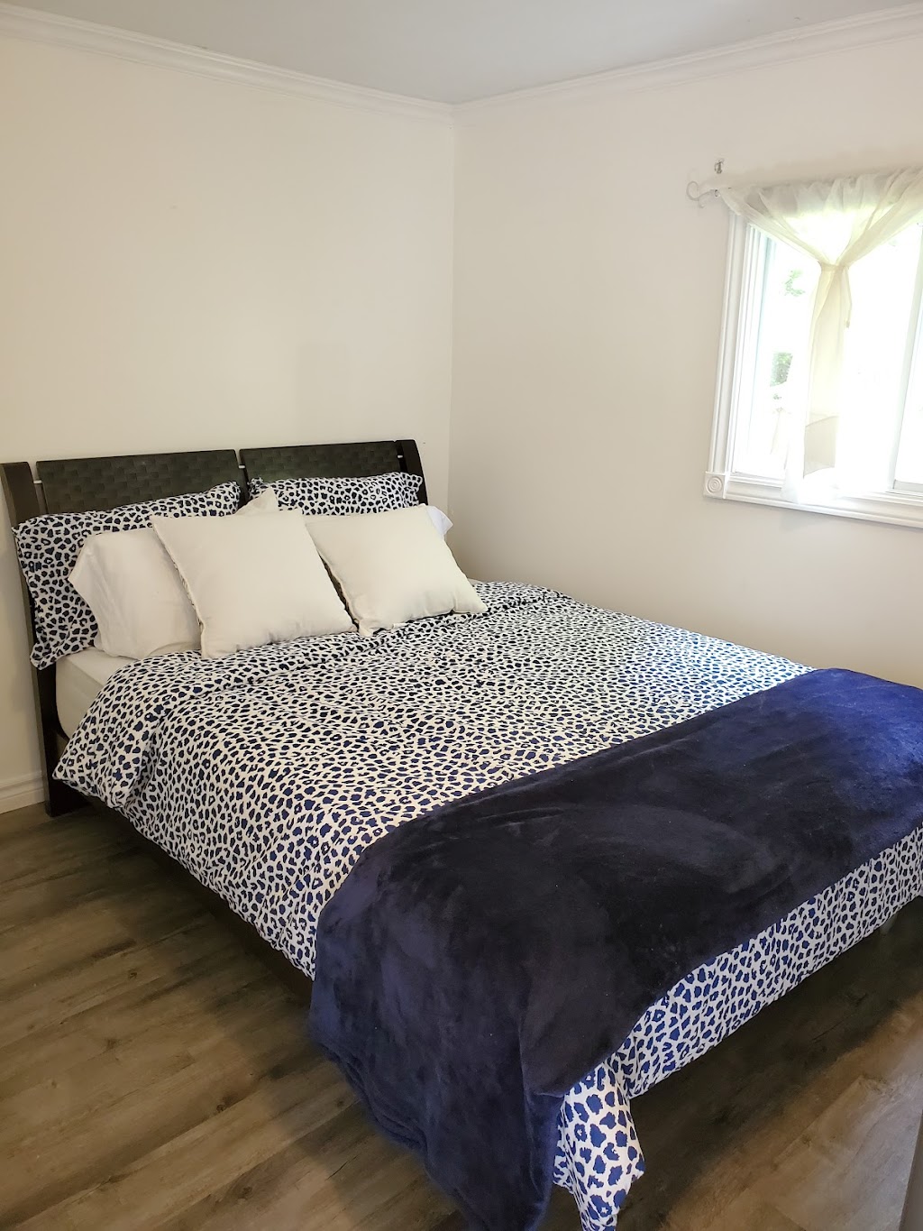 Sky Blue Cottage Retreat | 1130 Lone Pine Dr, Bracebridge, ON P1L 1X4, Canada | Phone: (647) 988-8209