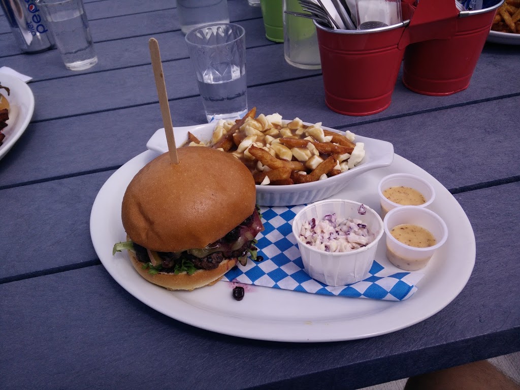Resto Chez Méo | 884 Rue des Pionniers, Saint-Séverin, QC G0N 1V0, Canada | Phone: (418) 426-1107