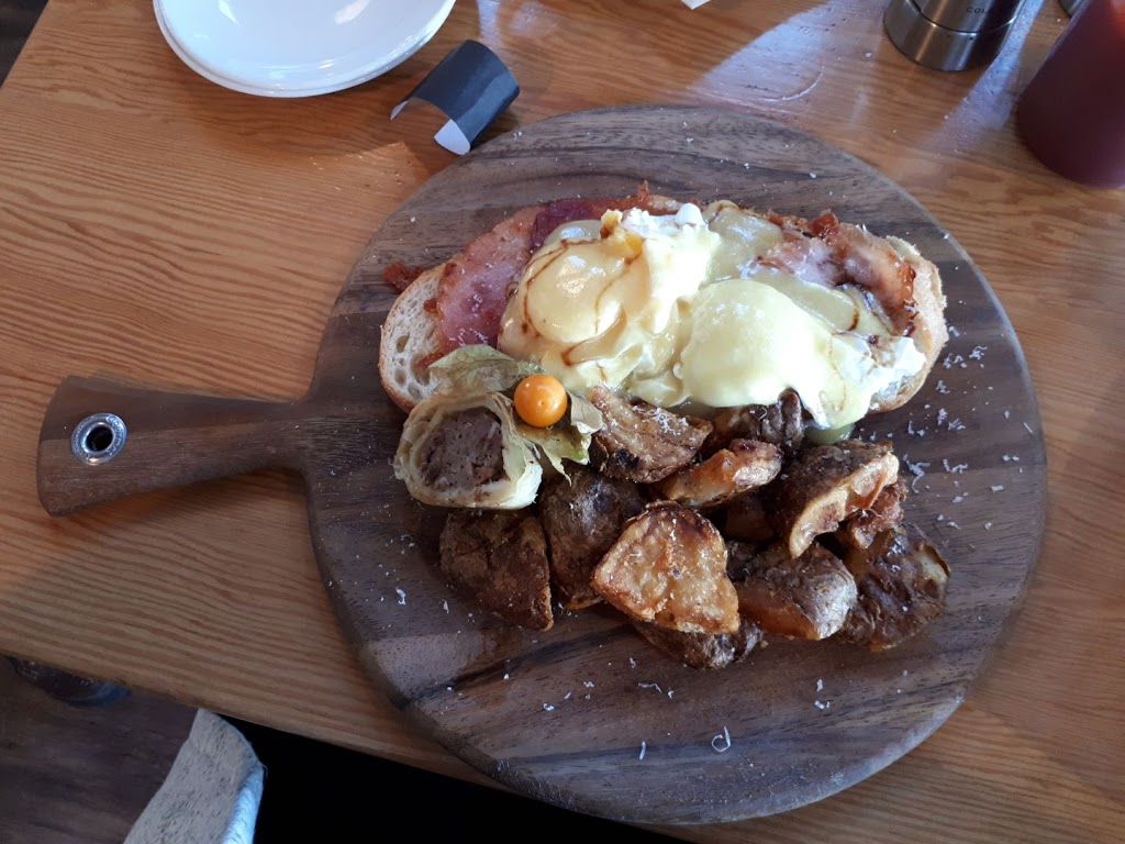 Salt Box Kitchen, Bakery & Bar | 226066 112 Street West, Foothills No. 31, AB T1S 5S5, Canada