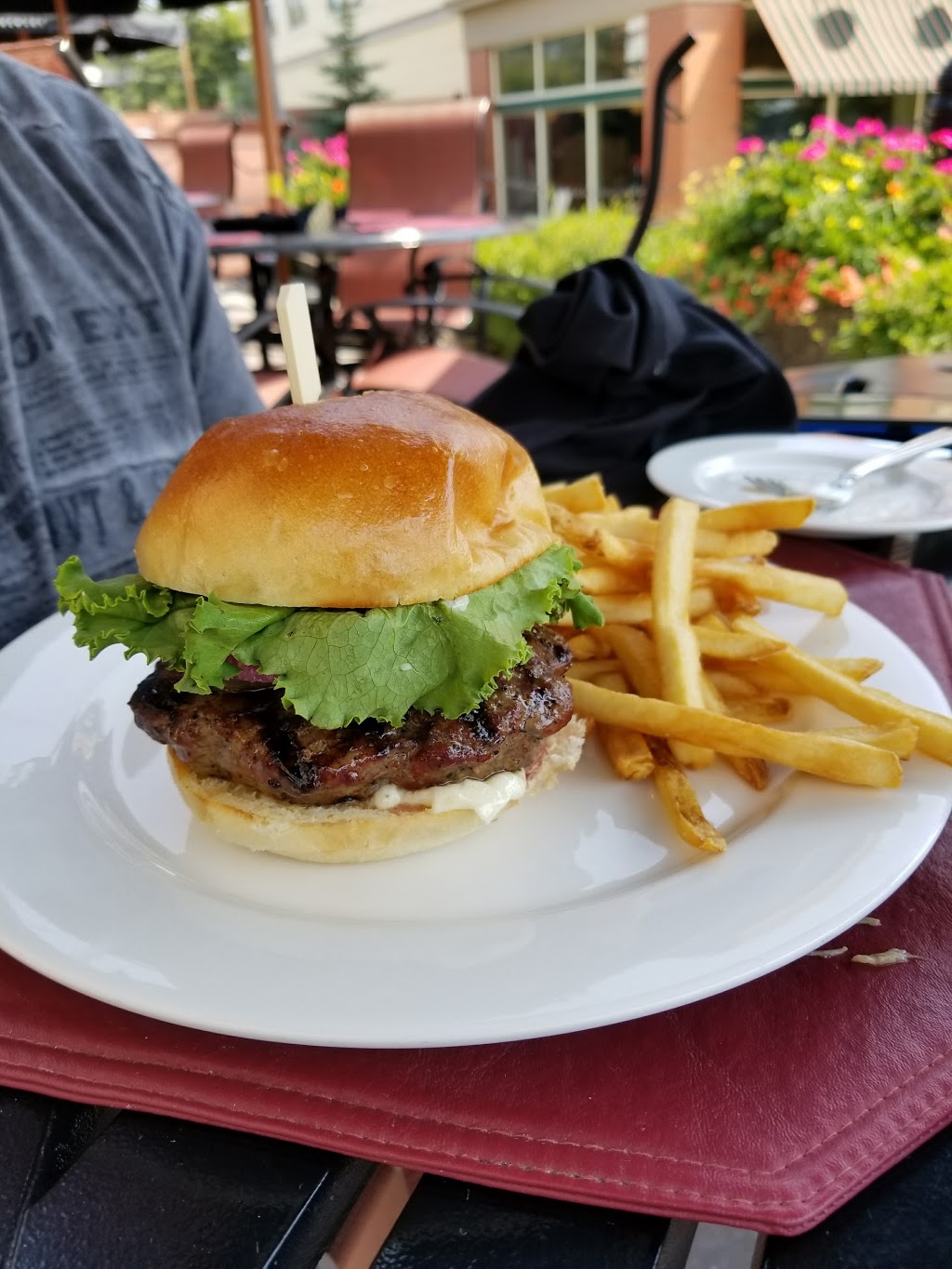 The Selkirk Grille | 1900 Heritage Dr SW, Calgary, AB T2V 1R1, Canada | Phone: (403) 268-8607