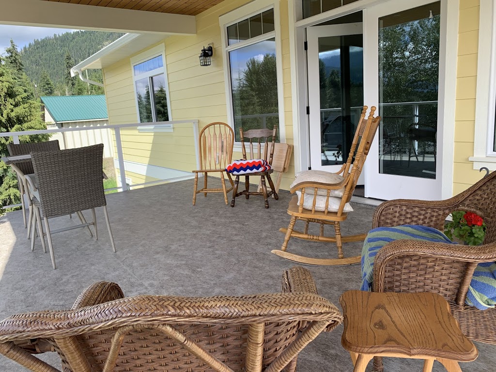 Song Birds Bed & Breakfast | 3828 Parri Rd, Sorrento, BC V0E 2W1, Canada | Phone: (604) 992-2010