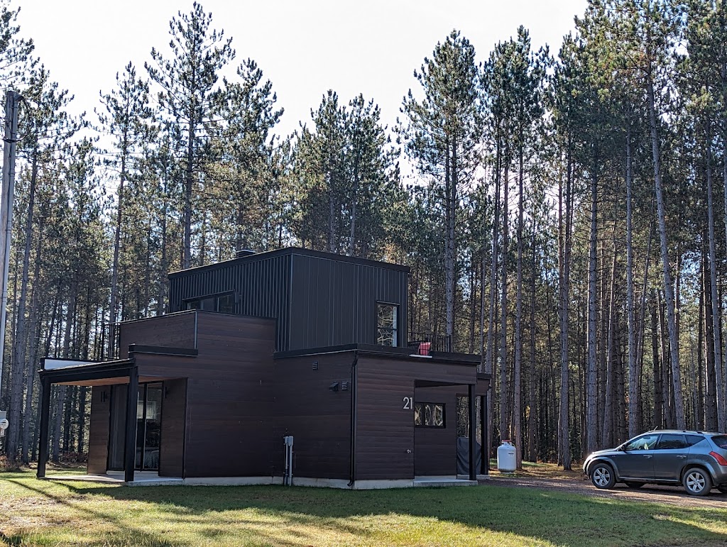 Chalet le patriote | 21 Rue de la Montagne, Saint-Alexis-des-Monts, QC J0K 1V0, Canada | Phone: (819) 996-4504