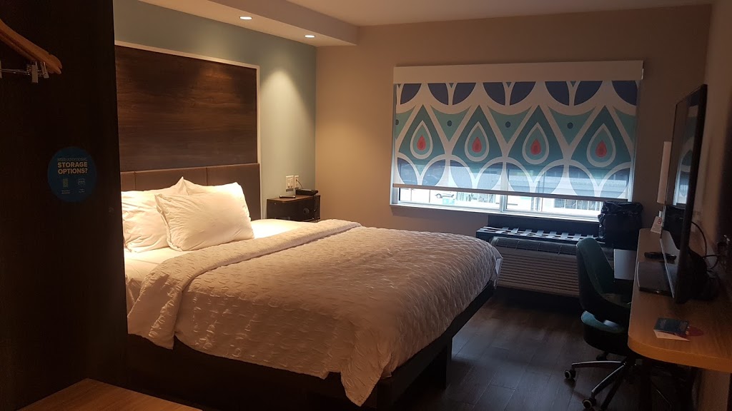 Tru by Hilton Edmonton Windermere | 6025 Andrews Way, Edmonton, AB T6W 1A4, Canada | Phone: (780) 752-8781
