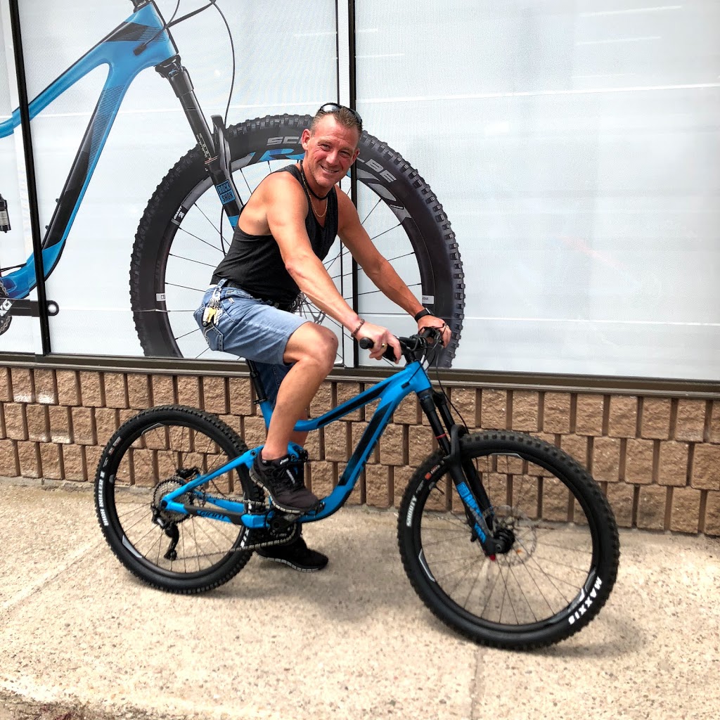 GIANT BARRIE | 1005 Snow Valley Rd, Springwater, ON L9X 0V5, Canada | Phone: (705) 734-2999