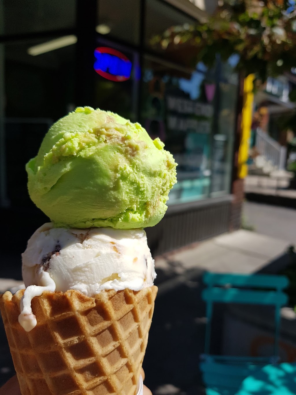 West End Waffles and Scoops | 499 Runnymede Rd, Toronto, ON M6S 2Z6, Canada | Phone: (416) 809-4628