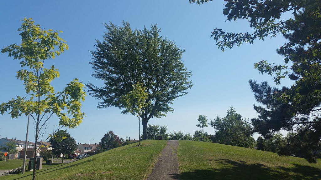 Queenswood Ridge Park | 346 Kennedy Ln E, Orléans, ON K1E 3M3, Canada | Phone: (613) 580-2400