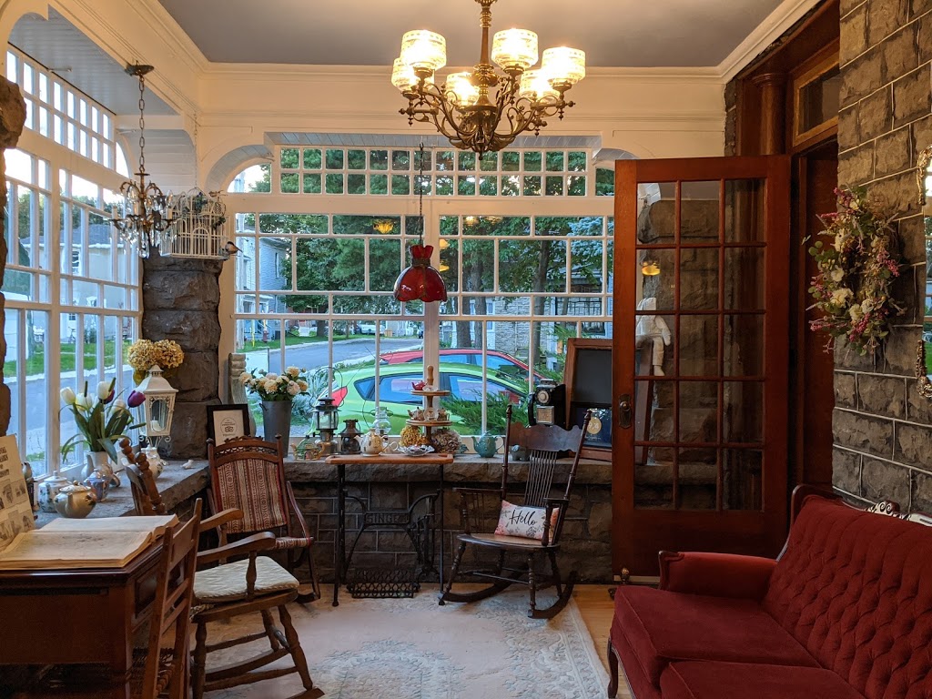 The Colonels Inn | 408 East St, Prescott, ON K0E 1T0, Canada | Phone: (613) 925-2159