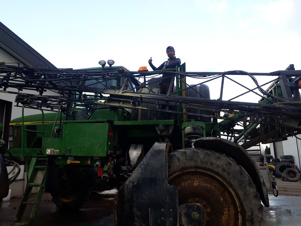 Ferme GGA Montiminy Inc | 522 Rue Édouard Niquet, Péribonka, QC G0W 2G0, Canada | Phone: (418) 374-2929