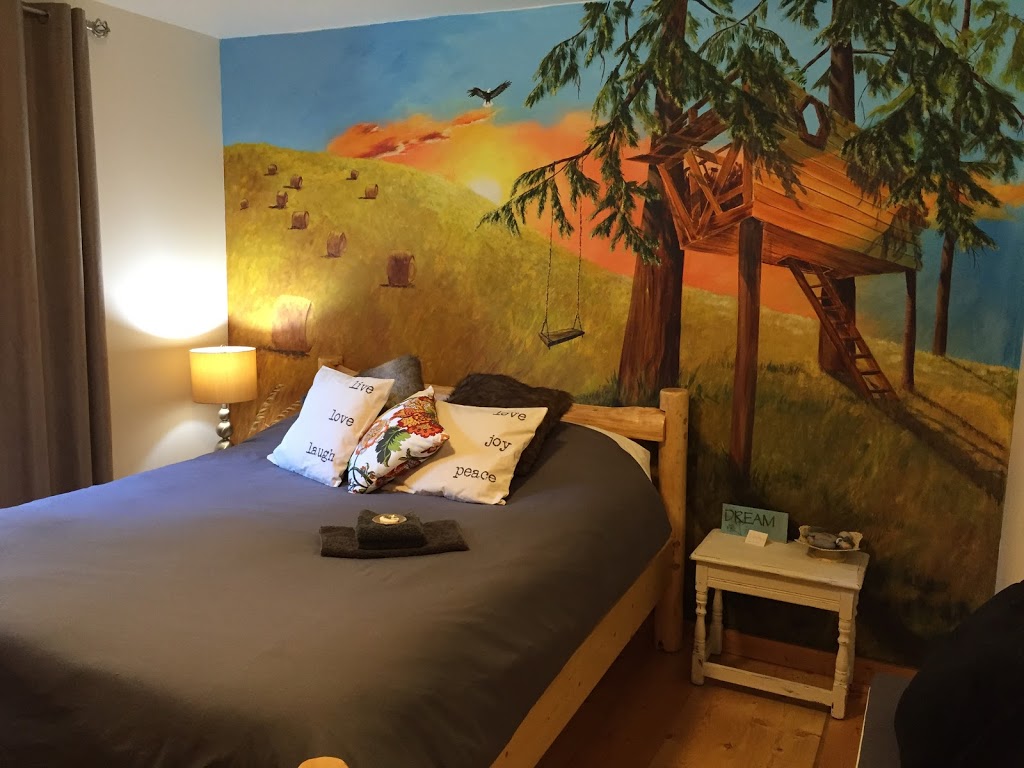 La Belle Vie Bed & Breakfast Gabriola Island | 3300 South Rd, Gabriola, BC V0R 1X7, Canada | Phone: (250) 816-2208