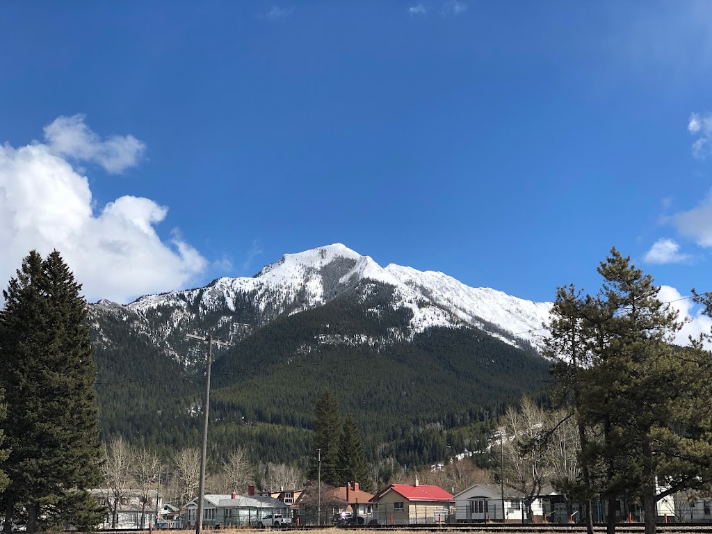 The Crowsnests Classy Joint | 12701 20 Ave, Blairmore, AB T0K 0E0, Canada | Phone: (403) 563-2091