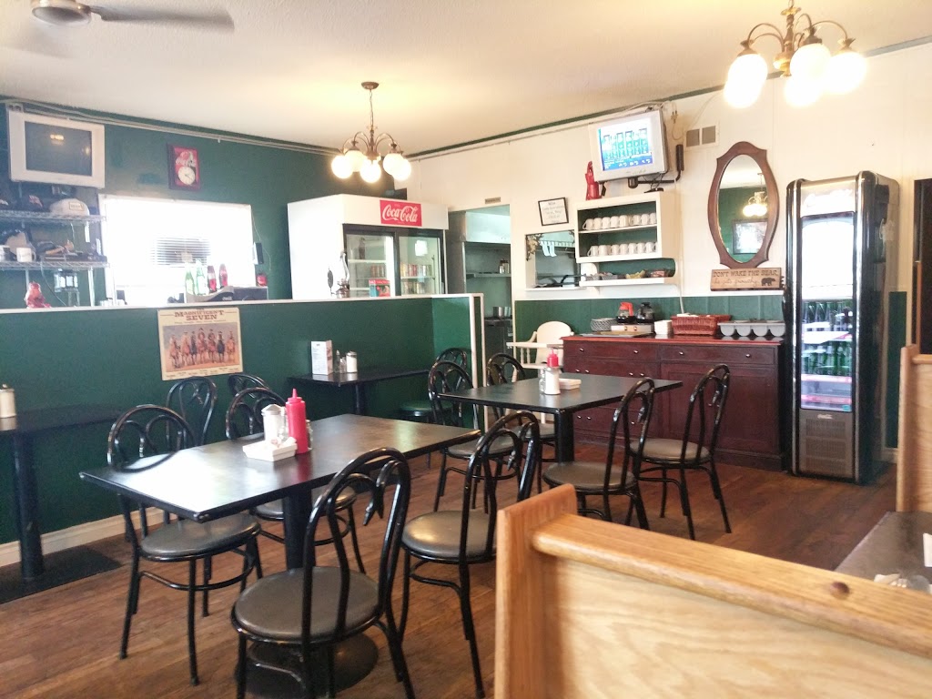 Shelley Ds Restaurant & Catering | Provincial Trunk Hwy 9, Gimli, MB R0C 1B0, Canada | Phone: (204) 642-1557