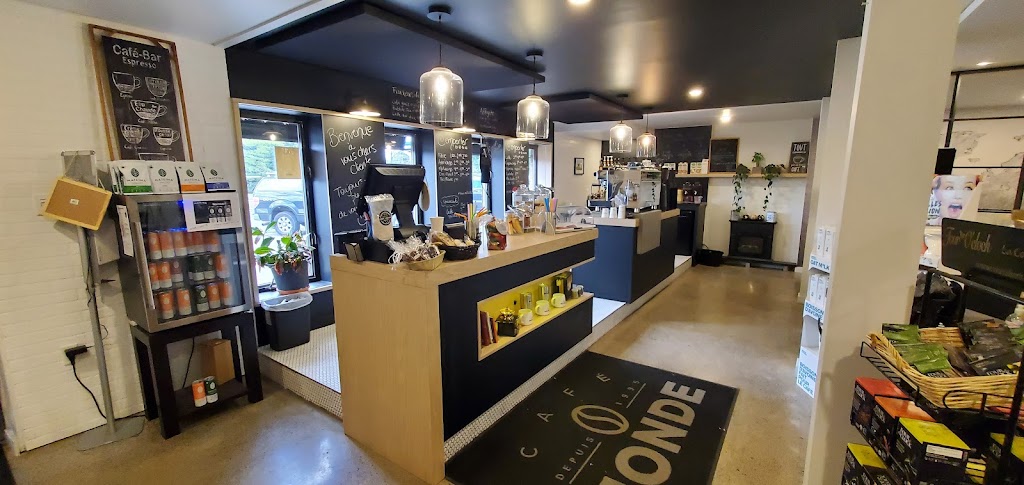 Café Monde Inc | 1340 Grande Allée, Terrebonne, QC J6W 4M4, Canada | Phone: (450) 471-8466