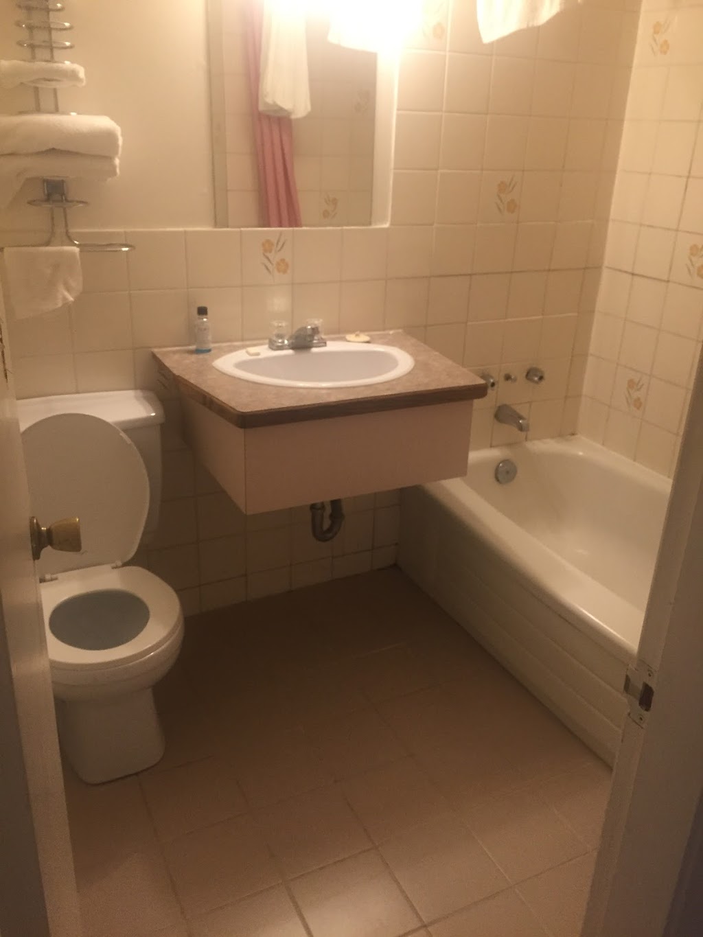 A-1 Alberni Inn | 3805 Redford St, Port Alberni, BC V9Y 3S2, Canada | Phone: (250) 723-9405