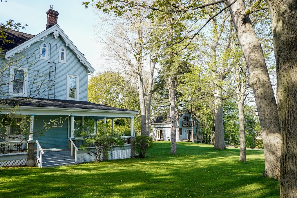 Waterside Inn | 59 Church St, Gananoque, ON K7G 2M9, Canada | Phone: (613) 449-8832