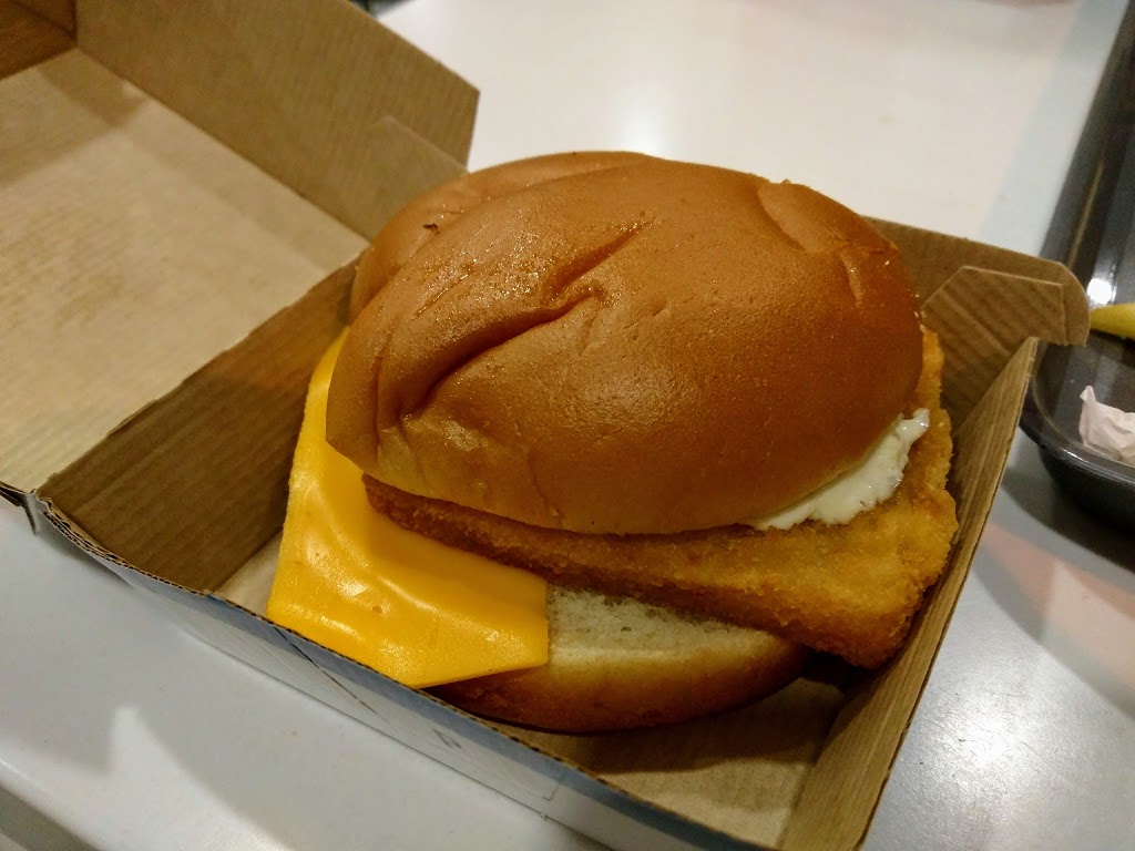 McDonalds | 1256 Eglinton Ave W, Mississauga, ON L5M 2B5, Canada | Phone: (905) 819-0550