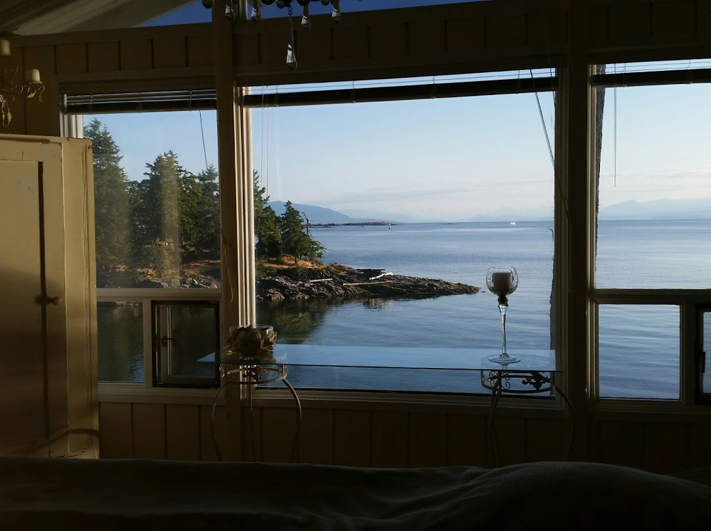 Dolphin Beach Oceanfront Cottage | lodging | 3617 Dolphin Dr, Nanoose Bay, BC V9P 9H2, Canada | 6049288830 OR +1 604-928-8830