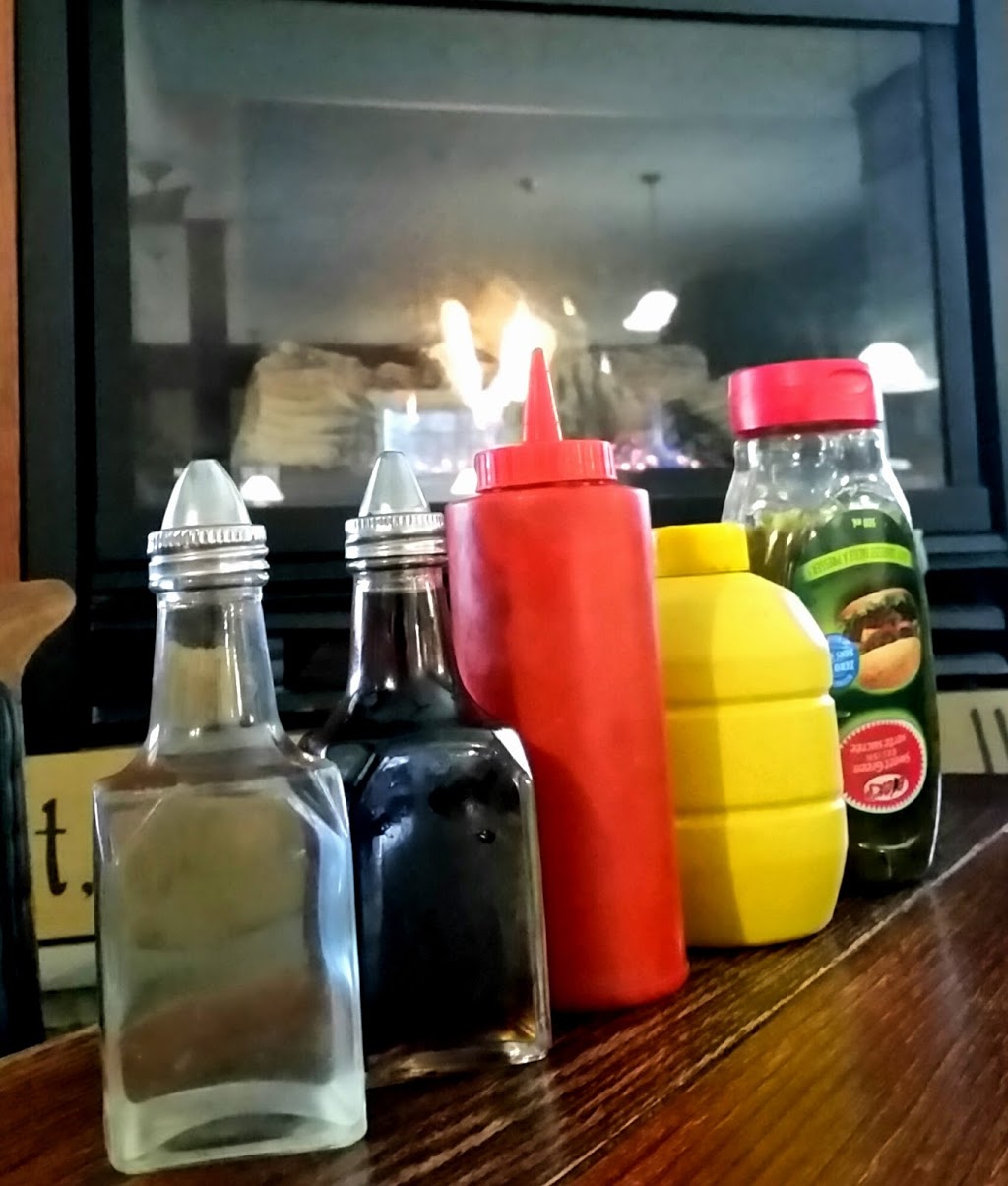 Mansion House Restaurant and Bar | 129 High St, Georgina, ON L0E, Canada | Phone: (905) 722-8345