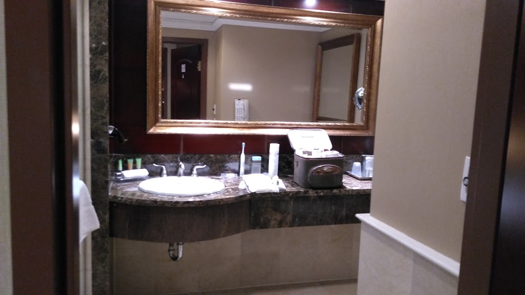 Radisson Toronto Airport West | 175 Derry Rd E, Mississauga, ON L5T 2Z7, Canada | Phone: (905) 364-9999
