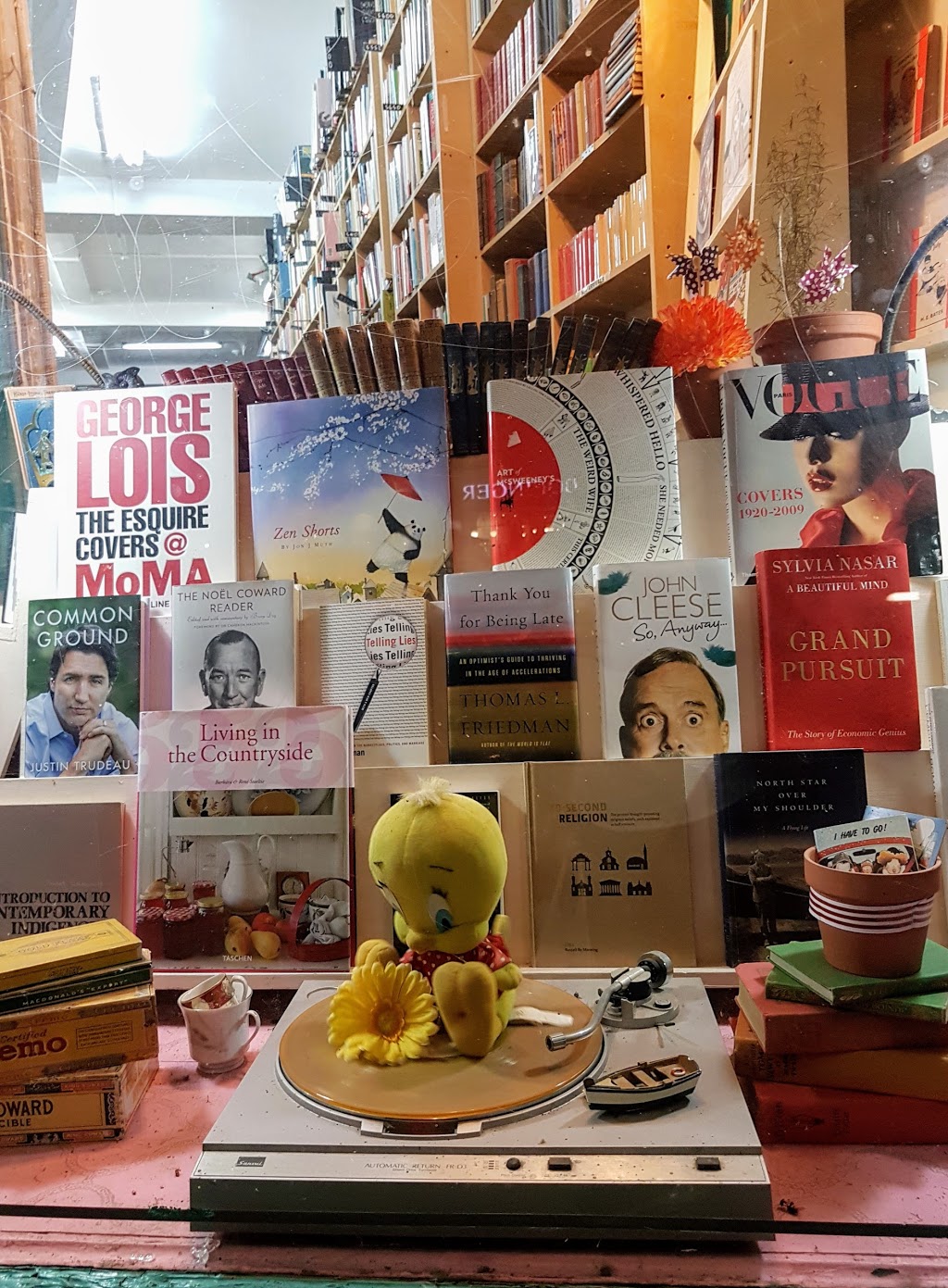 Encore Books & Records | 5670 Rue Sherbrooke Ouest, Montréal, QC H4A 1W7, Canada | Phone: (514) 482-5100