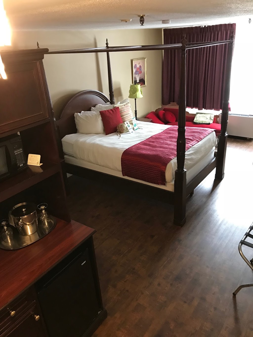 Hearthstone Inn Dartmouth | 313 Prince Albert Rd, Dartmouth, NS B2Y 1N3, Canada | Phone: (902) 469-5850