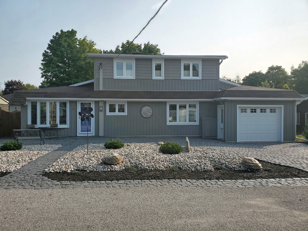 Courtstone Guest House | 5 Edna St, Orillia, ON L3V 6G3, Canada | Phone: (705) 345-2519