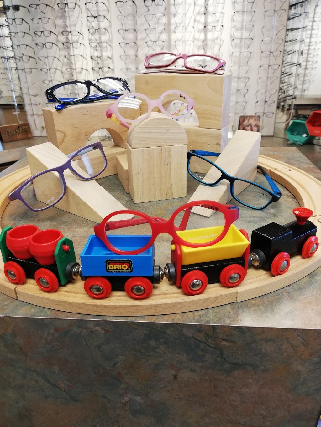 Pierce Family Vision | 107 Erb St W, Waterloo, ON N2L 1T4, Canada | Phone: (519) 886-4170