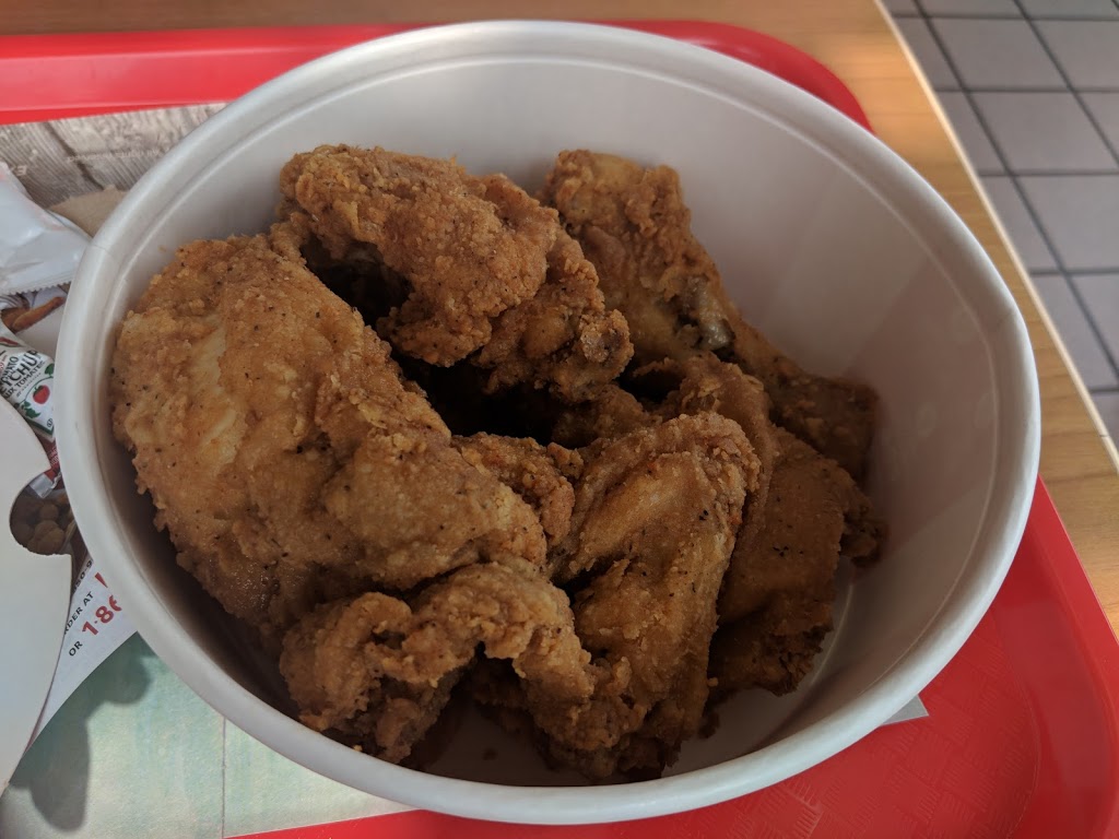 KFC | 7028 Yonge St, Thornhill, ON L4J 1V7, Canada | Phone: (905) 707-0340