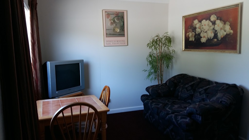 Cal-Van Motel | 4690 Trans-Canada Hwy, Salmon Arm, BC V1E 2Z8, Canada | Phone: (250) 832-7233