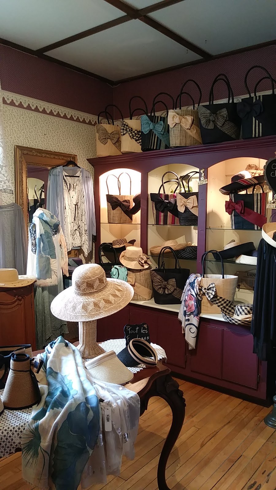 Emporium de North Hatley | 100 Rue Main, North Hatley, QC J0B 2C0, Canada | Phone: (819) 842-4233