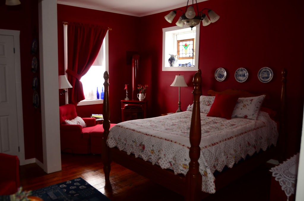 The Chepstow Inn | 2 Concession Road 6, Chepstow, ON N0G 1K0, Canada, Chepstow, ON N0G 1K0, Canada | Phone: (519) 366-2626