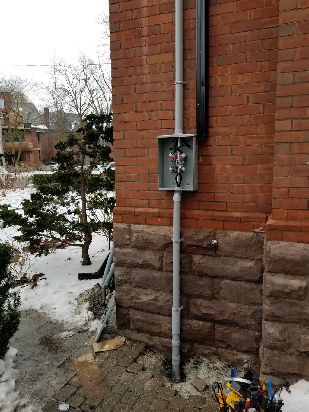 Green Tech Electric Inc | 830 Harrington Ct Unit 1B, Burlington, ON L7N 3N4, Canada | Phone: (800) 828-9750