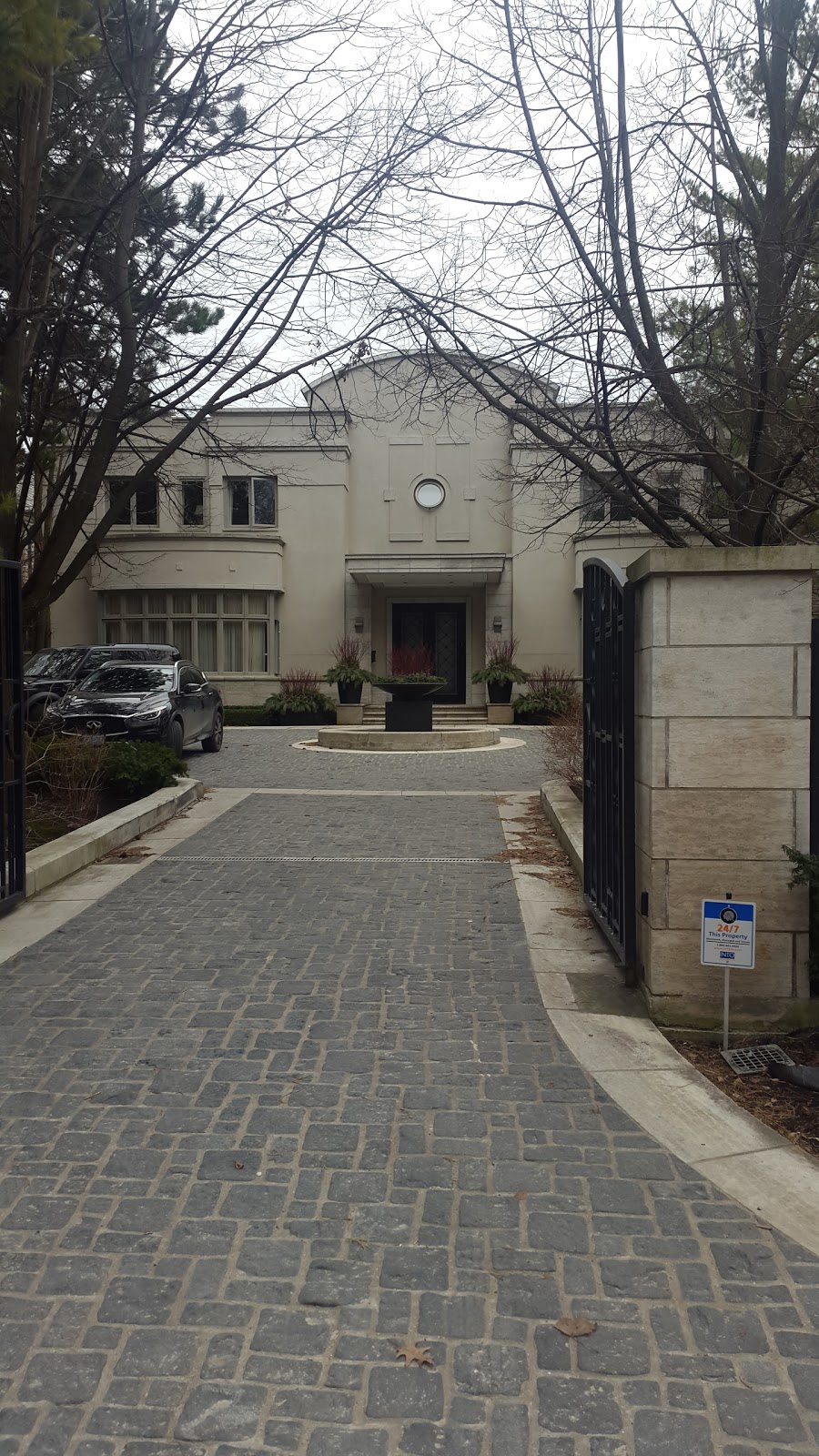 Cortleigh Parkette | 375 Cortleigh Blvd, North York, ON M5N 1R4, Canada