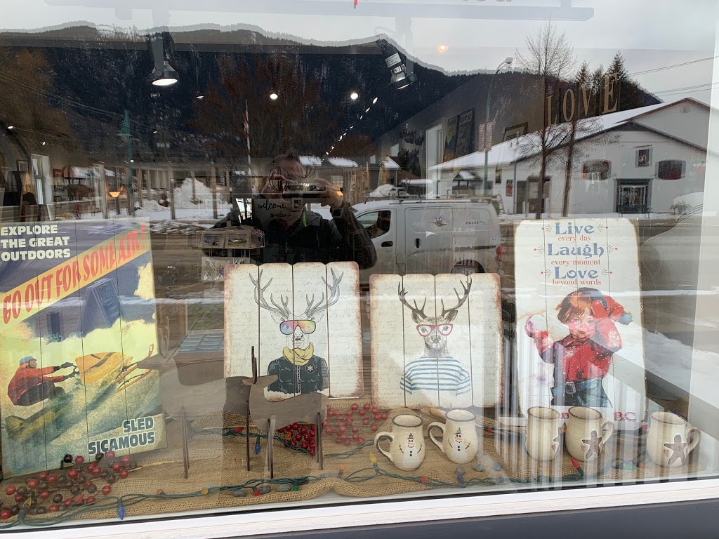 Linda’s Gifts and More | 329 Main St, Sicamous, BC V0E 2V0, Canada | Phone: (250) 253-5068
