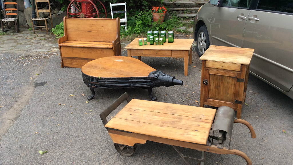 Antiquités La Maison Bleue | 758 Rue Principale, Piedmont, QC J0R 1K0, Canada | Phone: (450) 227-6765